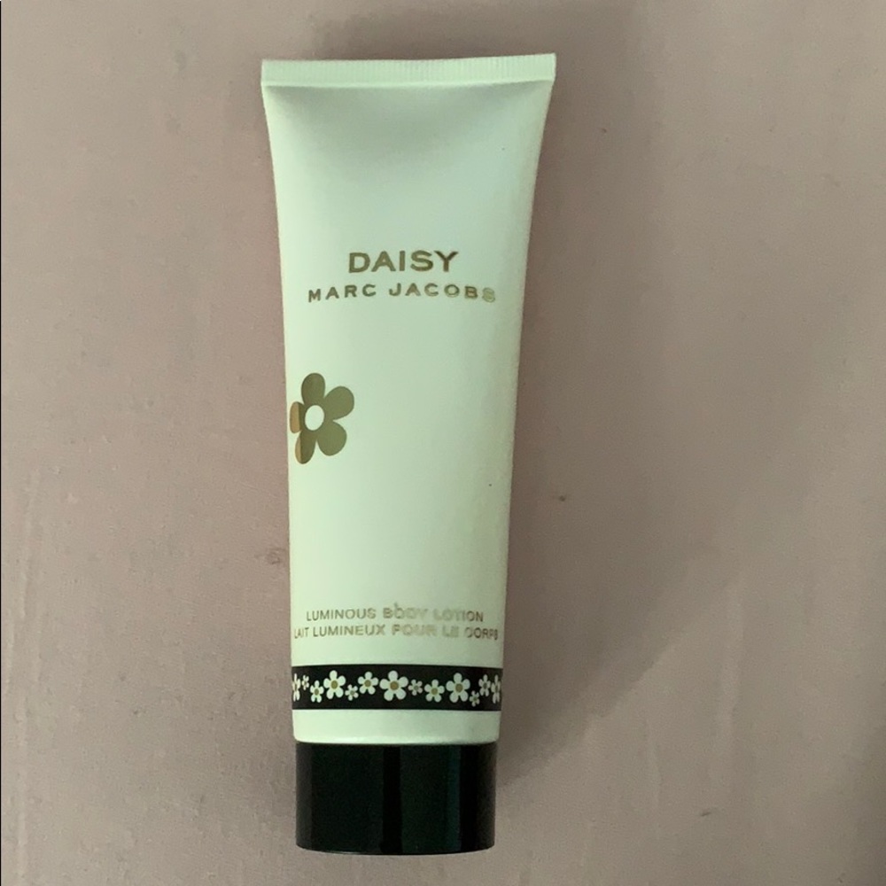 Marc Jacobs Daisy Luminous Body Lotion